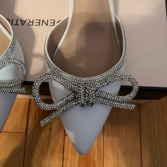 A pair of white BCBG, 1 inch heels. - Picture 4 of 6